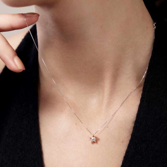 Illa Pendant Necklace