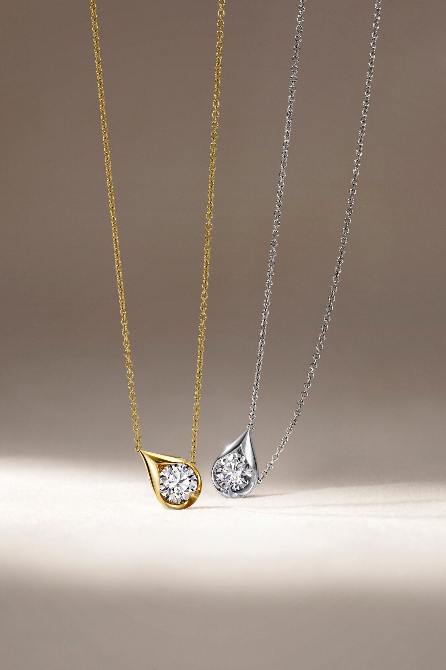 Lu Droplet Pendant 0.30-0.50 in 18K