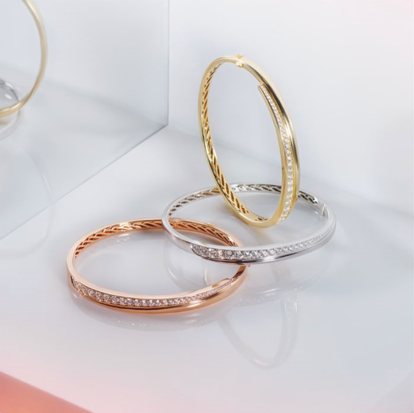 Vela Crossover Bangle